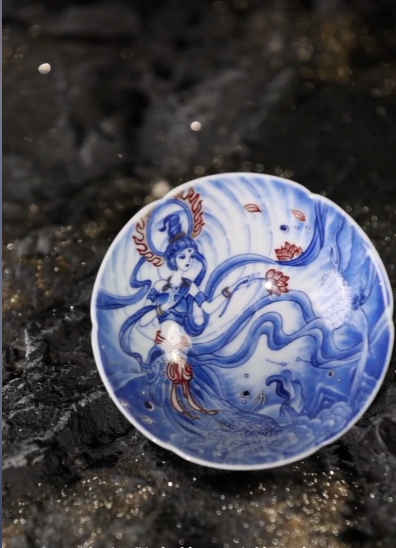 永明尚玩夏季新品敦煌飞天大上新，巧妙的将青花釉里红与金银结合