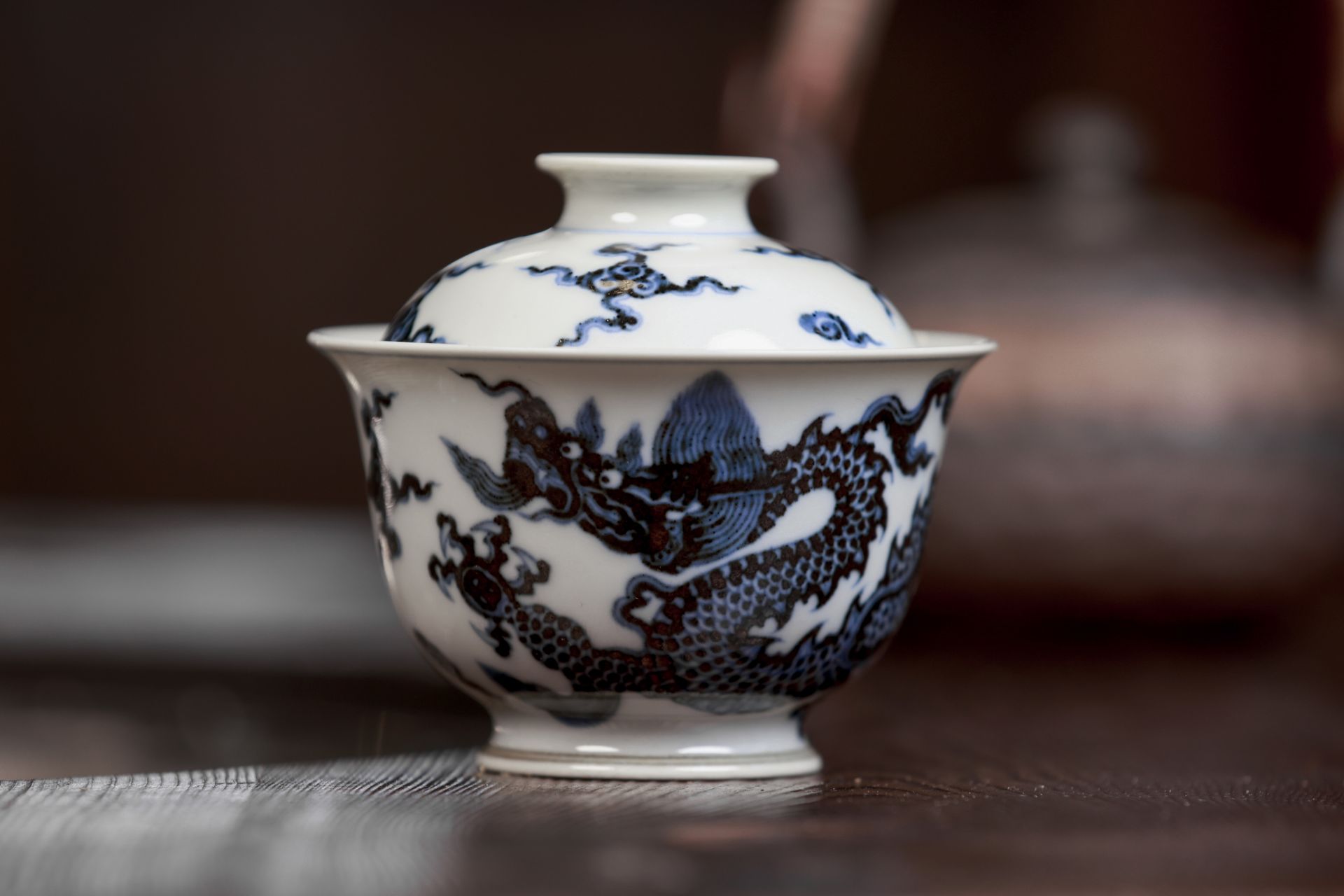 古官青玉：匠心独运，复古之韵，瓷器中的瑰宝