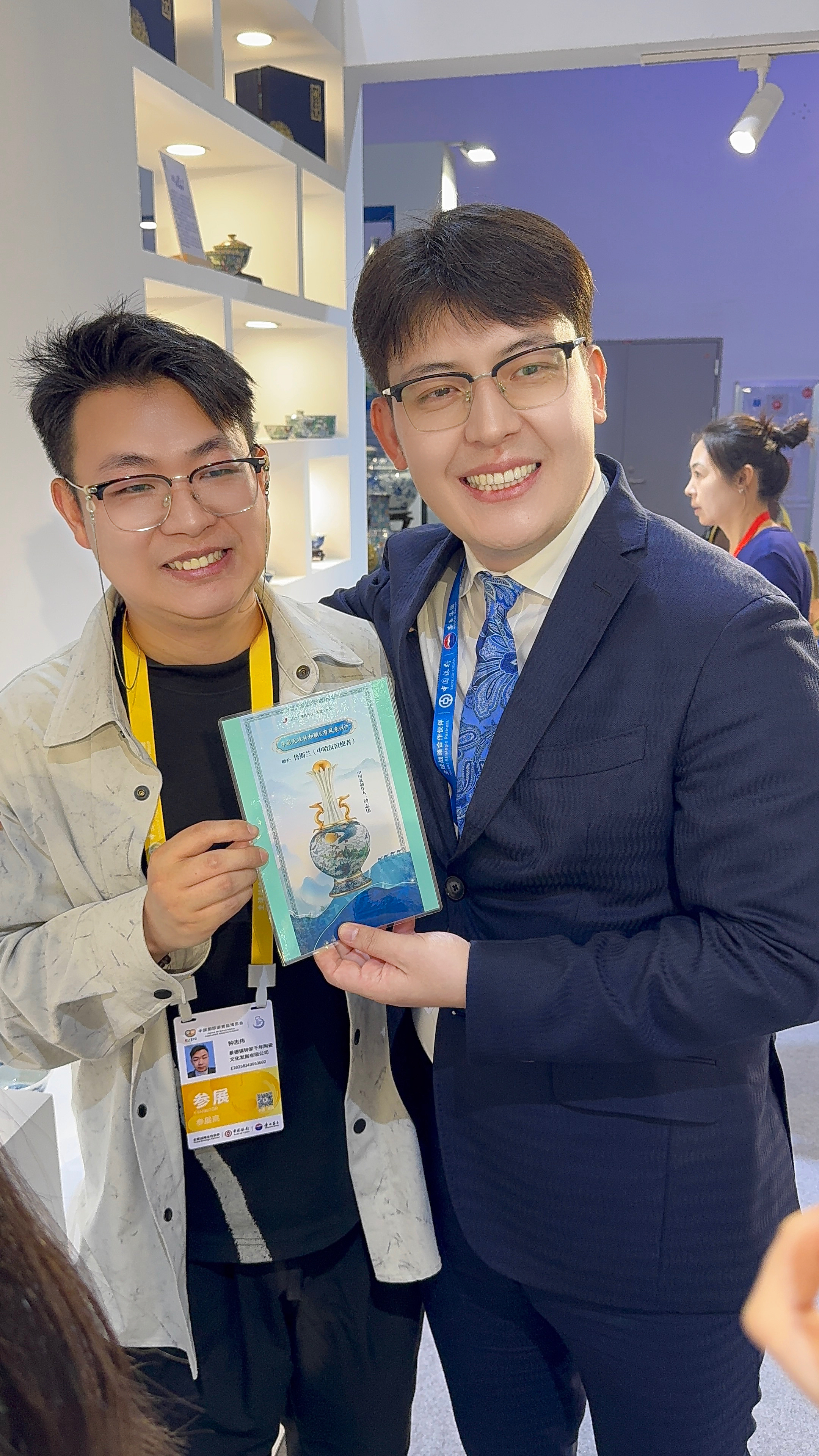 钟家窑国风青花茶器亮相第五届消博会，非遗技艺引领消费新风尚(图7)