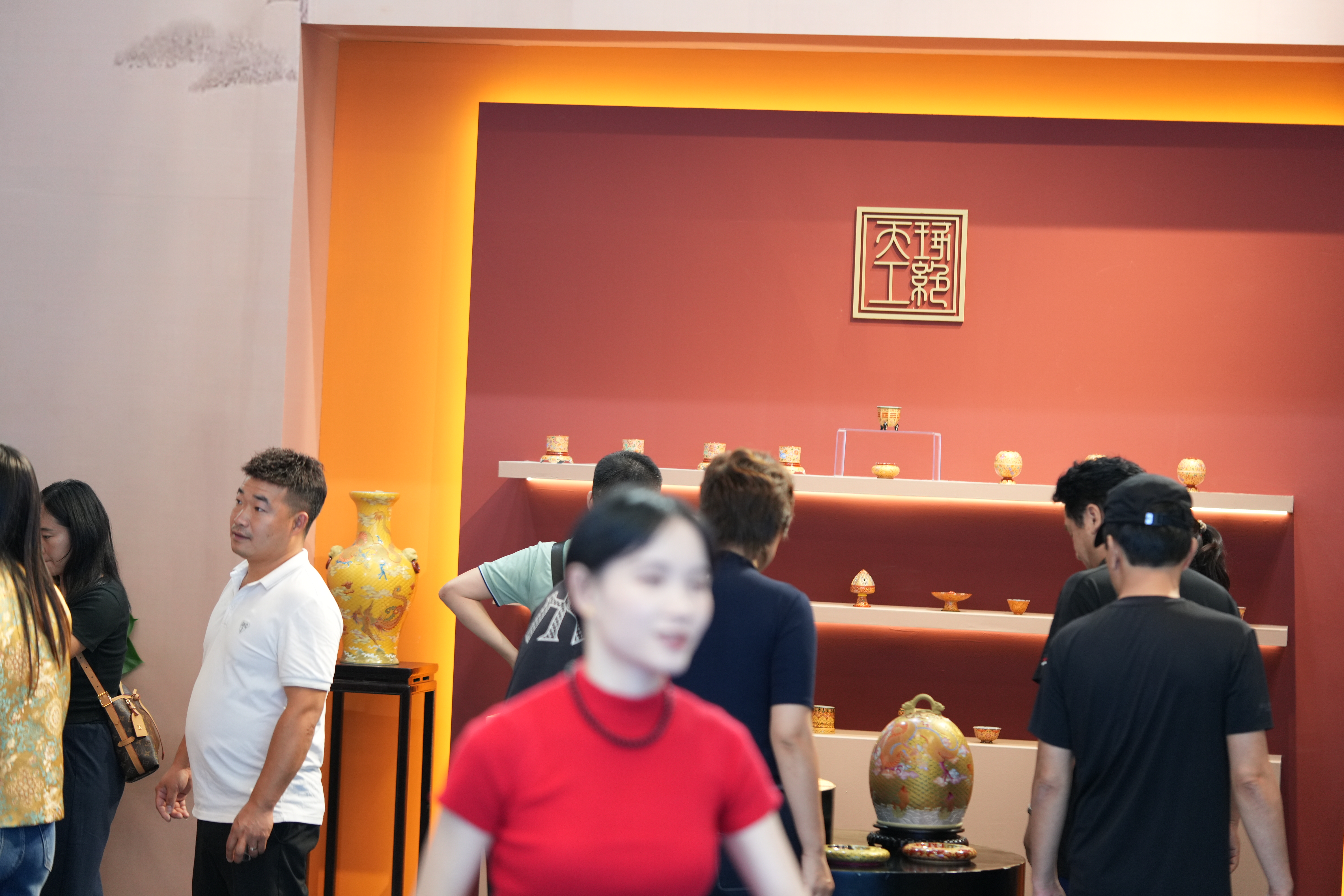 琢绝天工携金丝珐琅彩巅峰之作亮相2025景德镇瓷博会 ——百年匠艺对话千年瓷都，续写东方美学新传奇(图7)