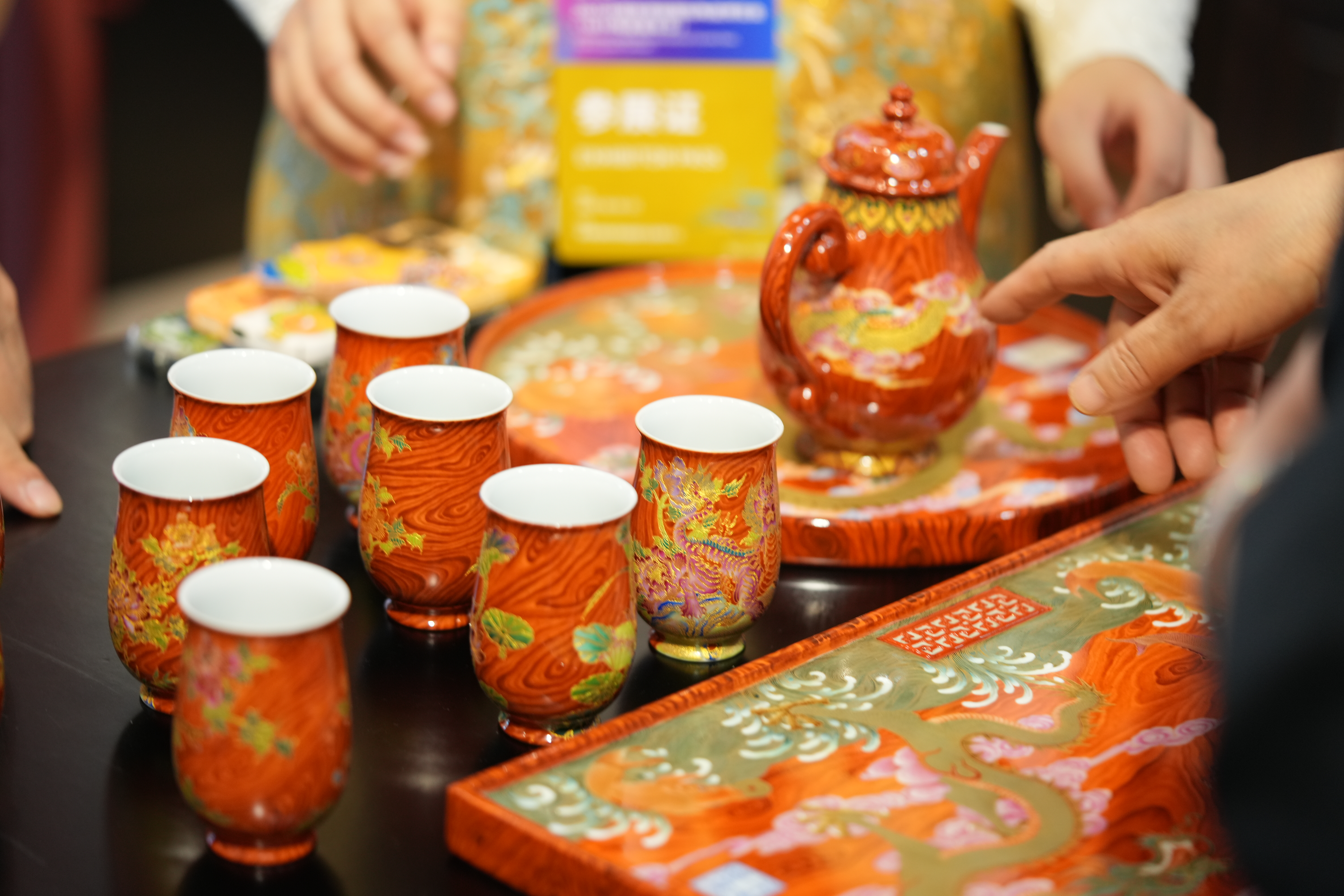 琢绝天工携金丝珐琅彩巅峰之作亮相2025景德镇瓷博会 ——百年匠艺对话千年瓷都，续写东方美学新传奇(图8)