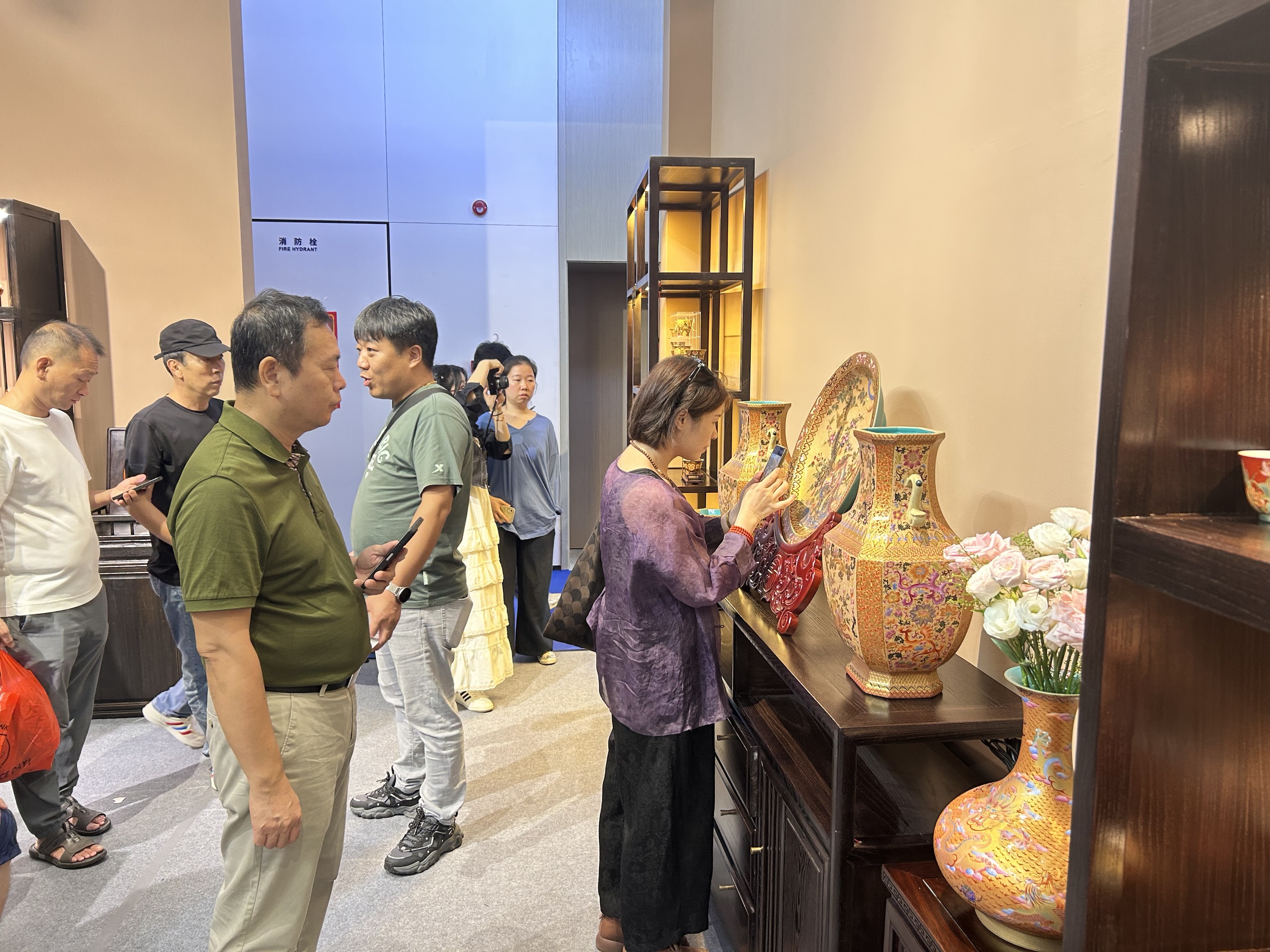 琢绝天工携金丝珐琅彩巅峰之作亮相2025景德镇瓷博会 ——百年匠艺对话千年瓷都,续写东方美学新传奇(图2) 琢绝天工携金丝珐琅彩巅峰之作亮相2025景德镇瓷博会 ——百年匠艺对话千年瓷都,续写东方美学新传奇(图2)