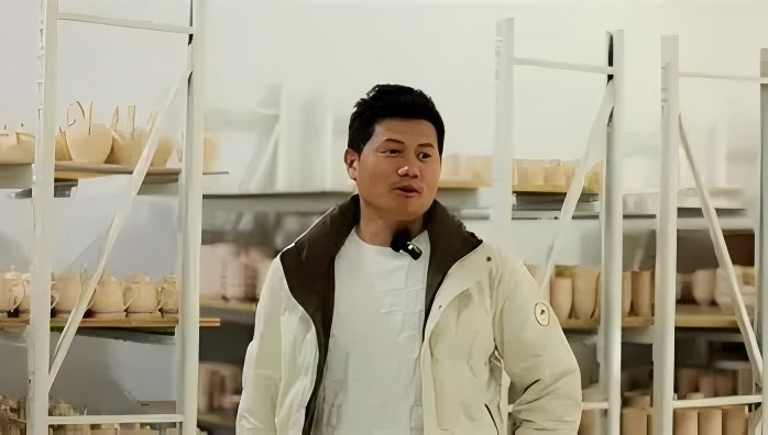 史来钟与“小桥窑”:传承千年青花,重塑文人茶器美学(图1) 史来钟与“小桥窑”:传承千年青花,重塑文人茶器美学(图1)