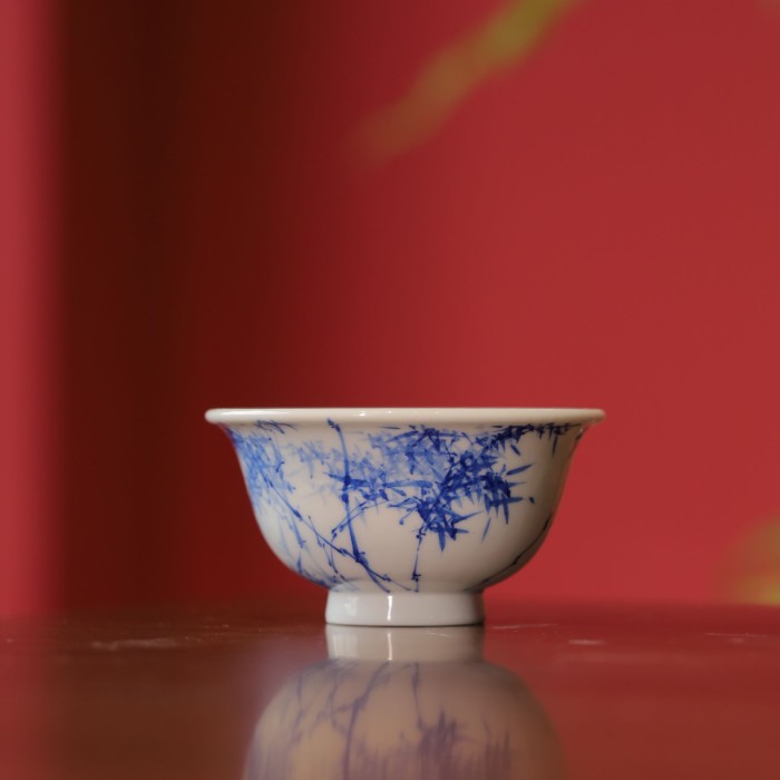 执笔绘瓷心,躬身传大美:主理人张彩云的艺术传承与社会担当(图6) 执笔绘瓷心,躬身传大美:主理人张彩云的艺术传承与社会担当(图6)