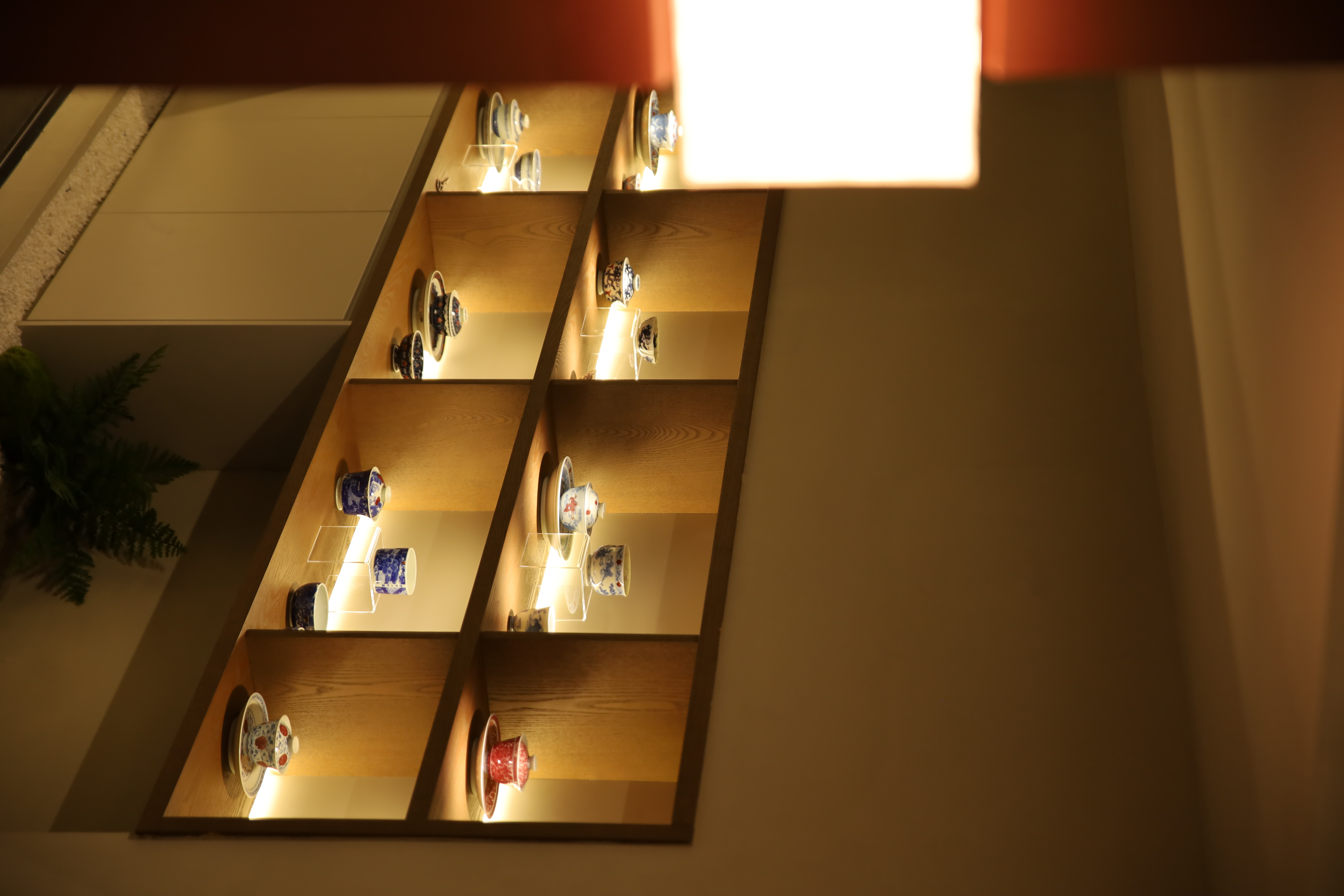 屹朴堂：当代美学，重燃千年釉里红之魂(图2)