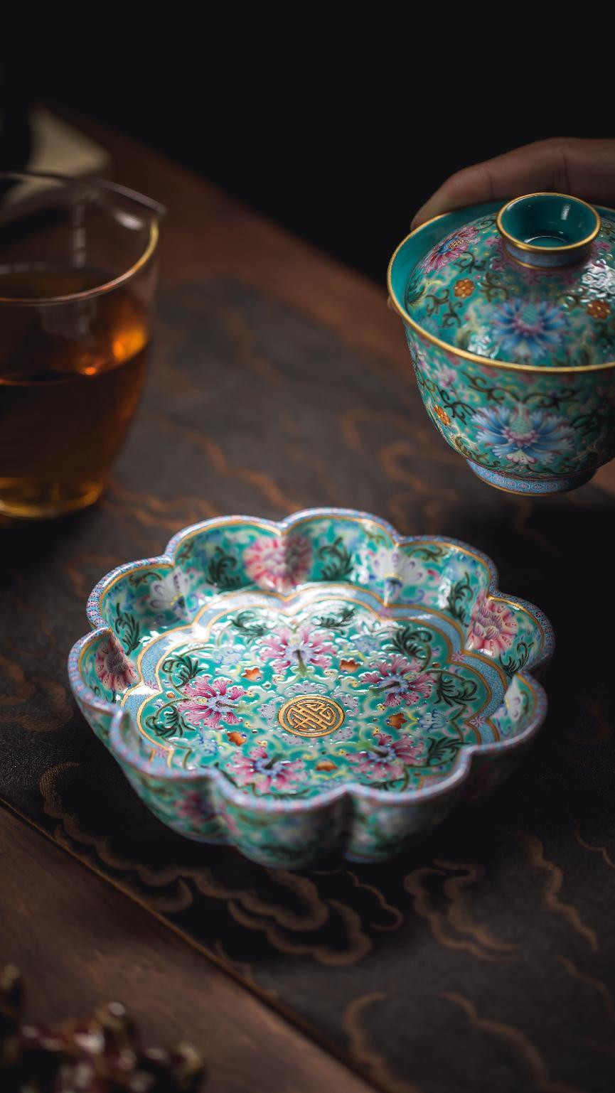 溢珍堂：浴火重生的当代官窑传奇，定义粉彩艺术新高度(图2)