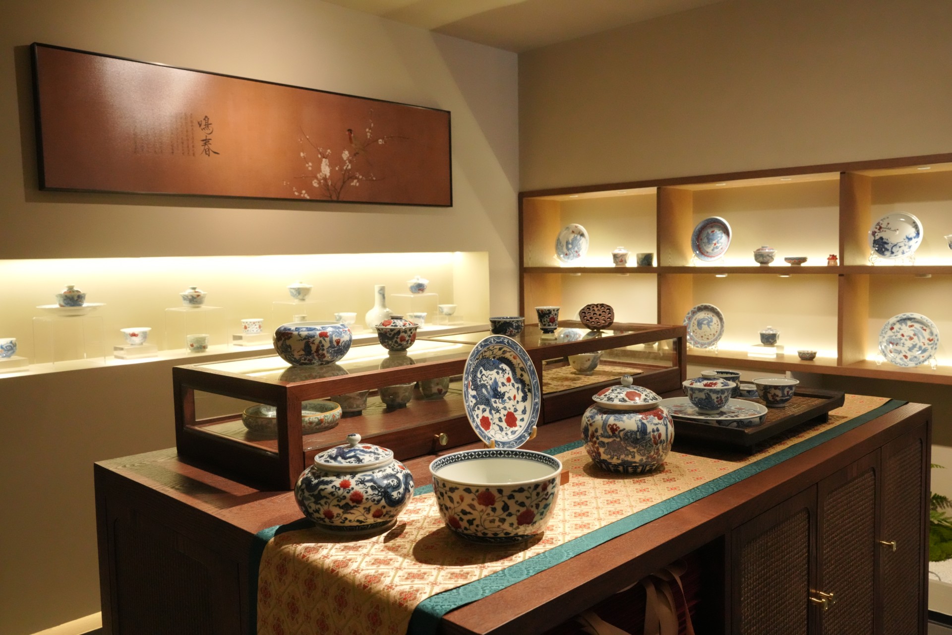 以现代匠心，复燃千年窑火：屹朴堂重定义釉里红当代美学(图2)