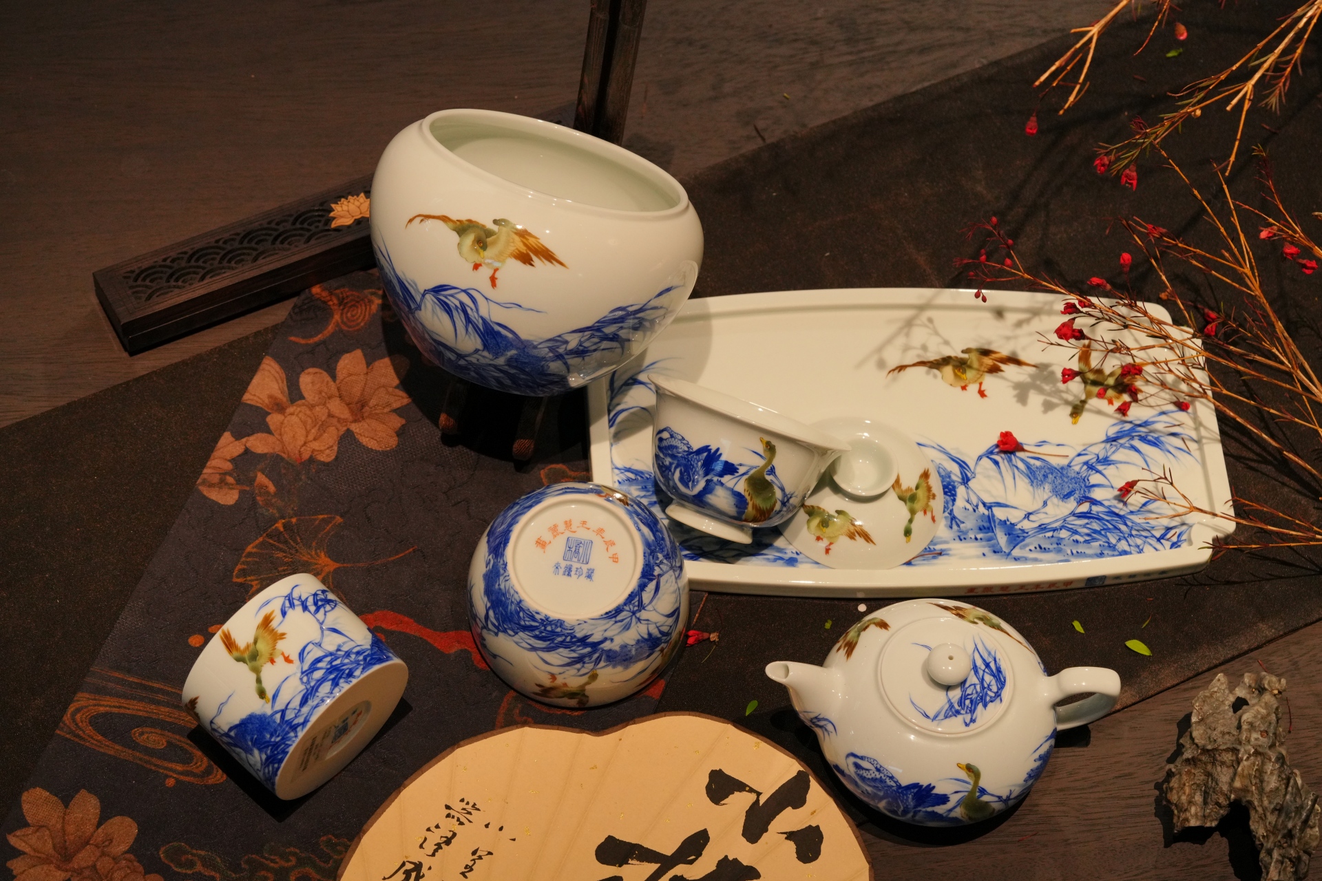 在“内卷”的陶瓷江湖中，小桥窑：以极致工艺守正，凭普惠创新出圈(图1)