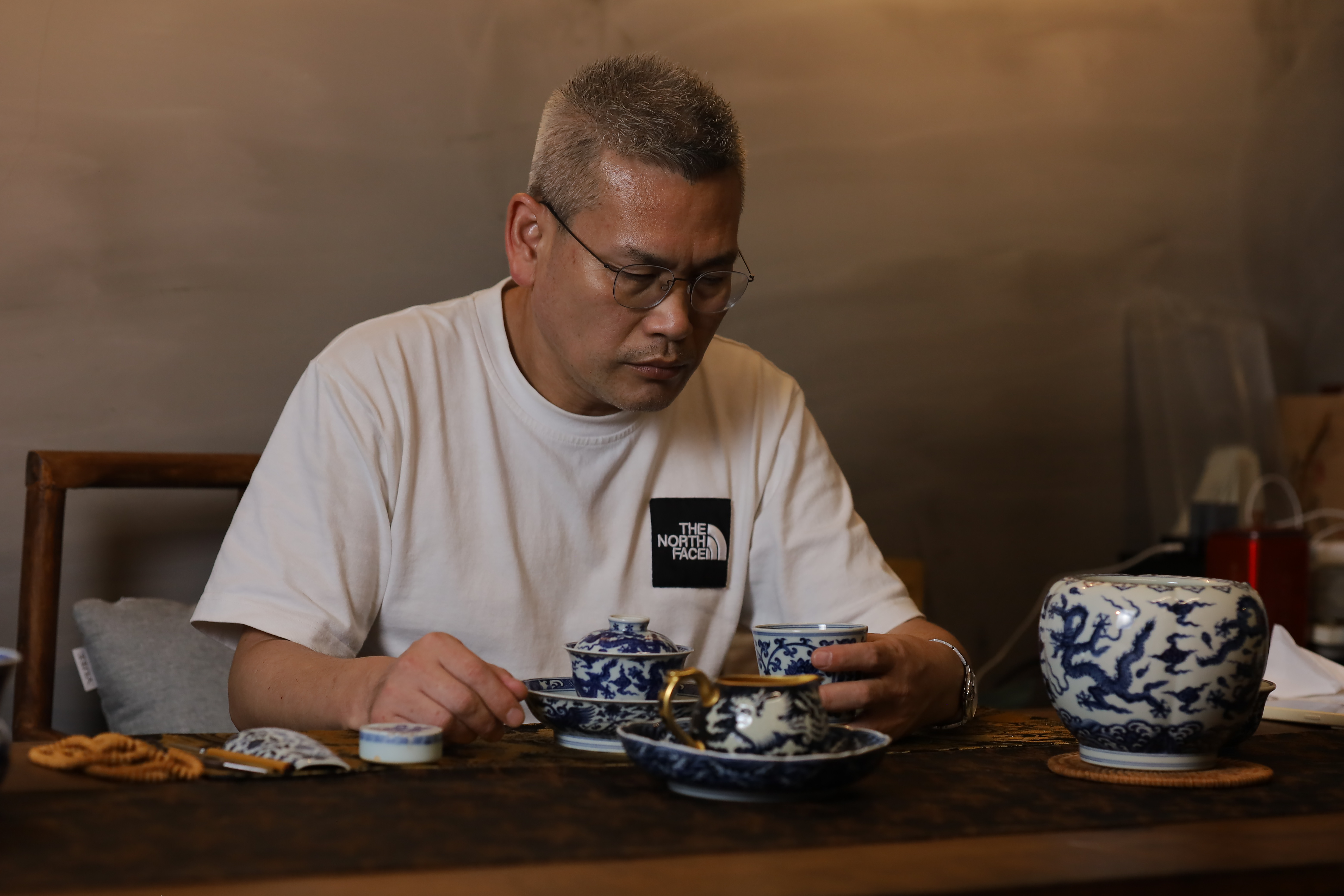 舜瓷天工一品，让永宣青花在现代茶席上重生(图2)