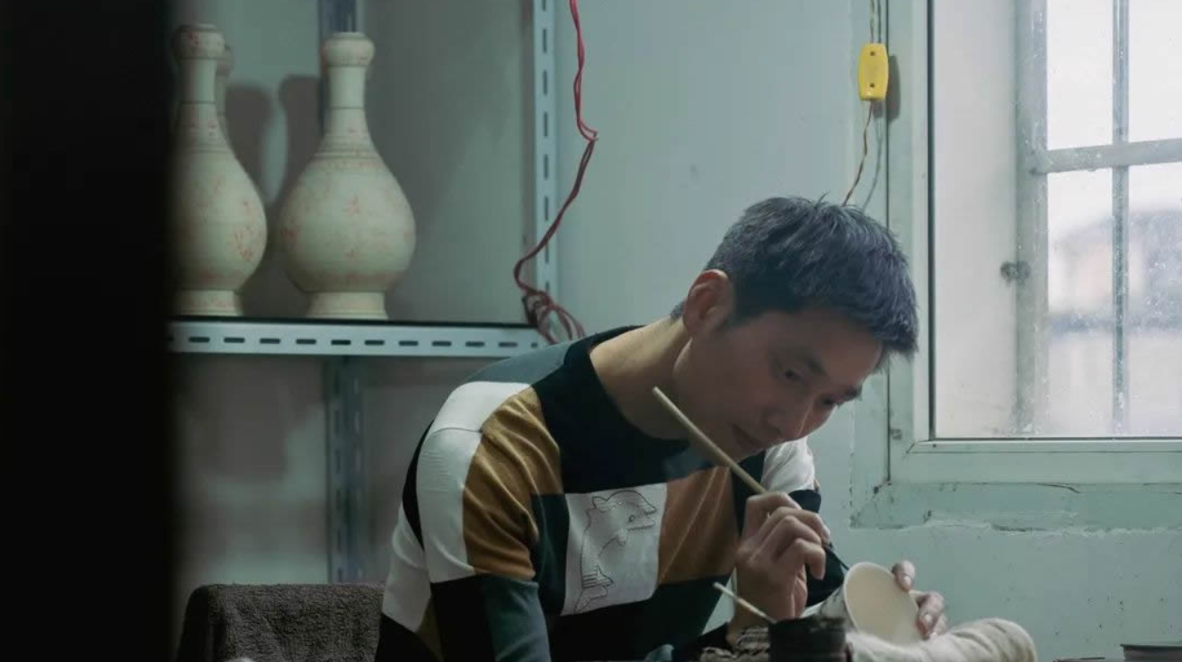 景德镇逆流而上的“火之占卜”：刘建锋窑以“全系柴烧”守护青花魂魄(图4)