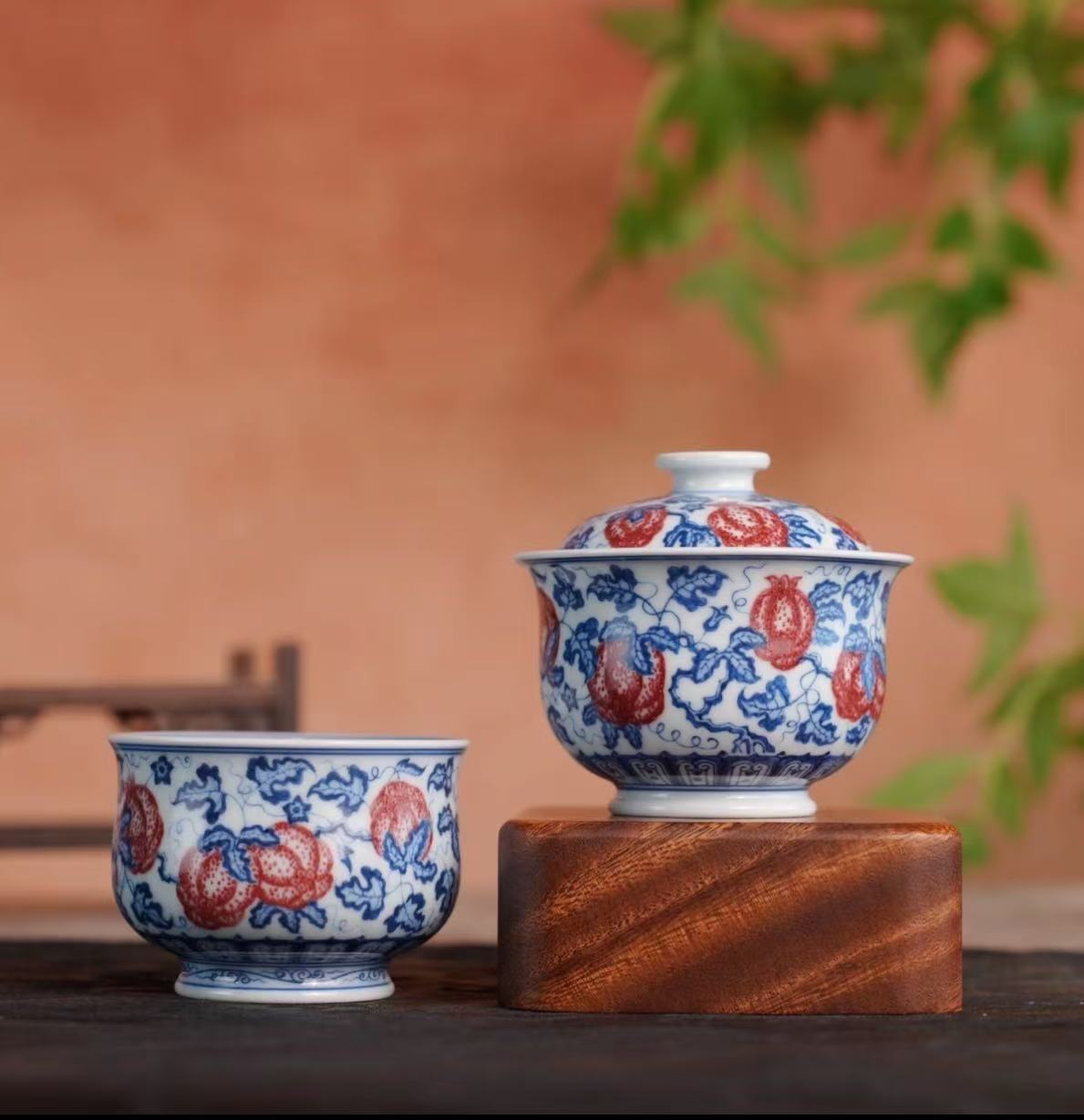 刘建锋窑以青花釉里红复刻明代官窑风骨，千年瓷艺再现茶席新韵(图1)