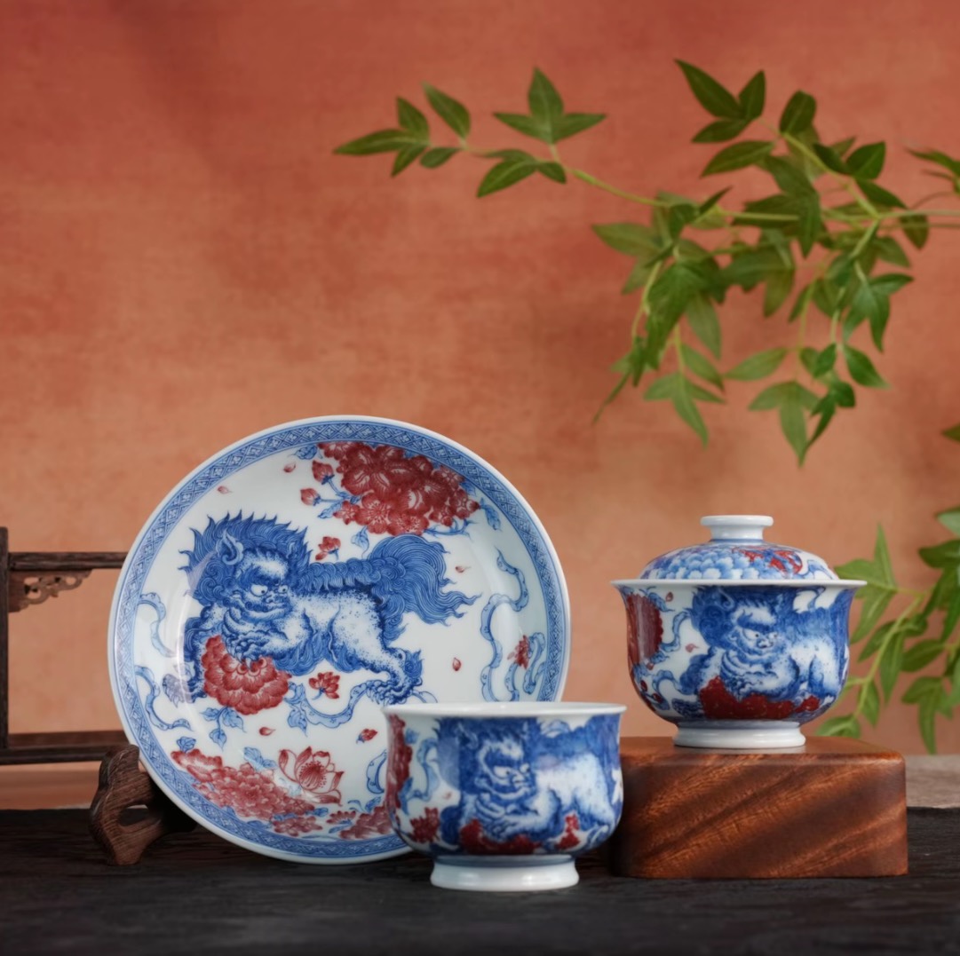 刘建锋窑每日推荐：青花釉里红“狮子滚绣球”系列，再现明代官窑古韵的瓷中贵族(图1)