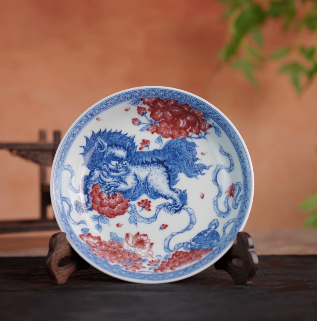 刘建锋窑每日推荐：青花釉里红“狮子滚绣球”系列，再现明代官窑古韵的瓷中贵族(图2)