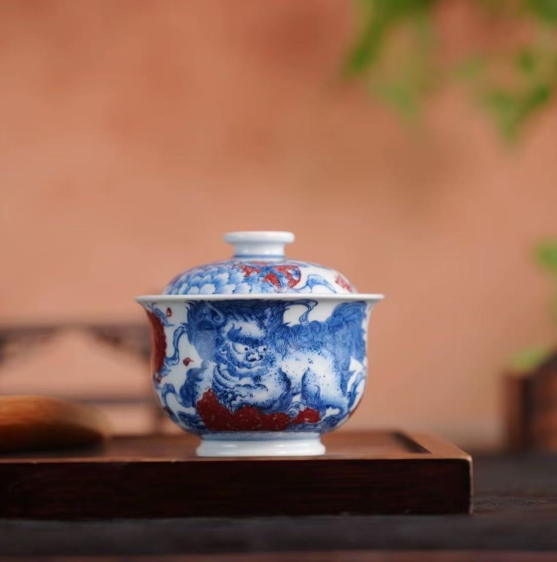 刘建锋窑每日推荐：青花釉里红“狮子滚绣球”系列，再现明代官窑古韵的瓷中贵族(图3)