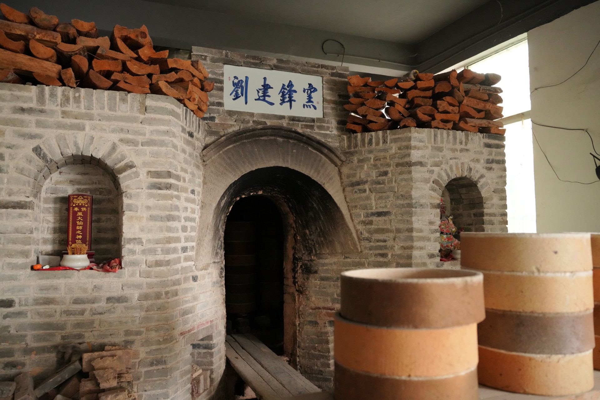 刘建锋窑一线窑口——以全系柴烧复活青花瓷史上巅峰“永宣蓝”(图1)