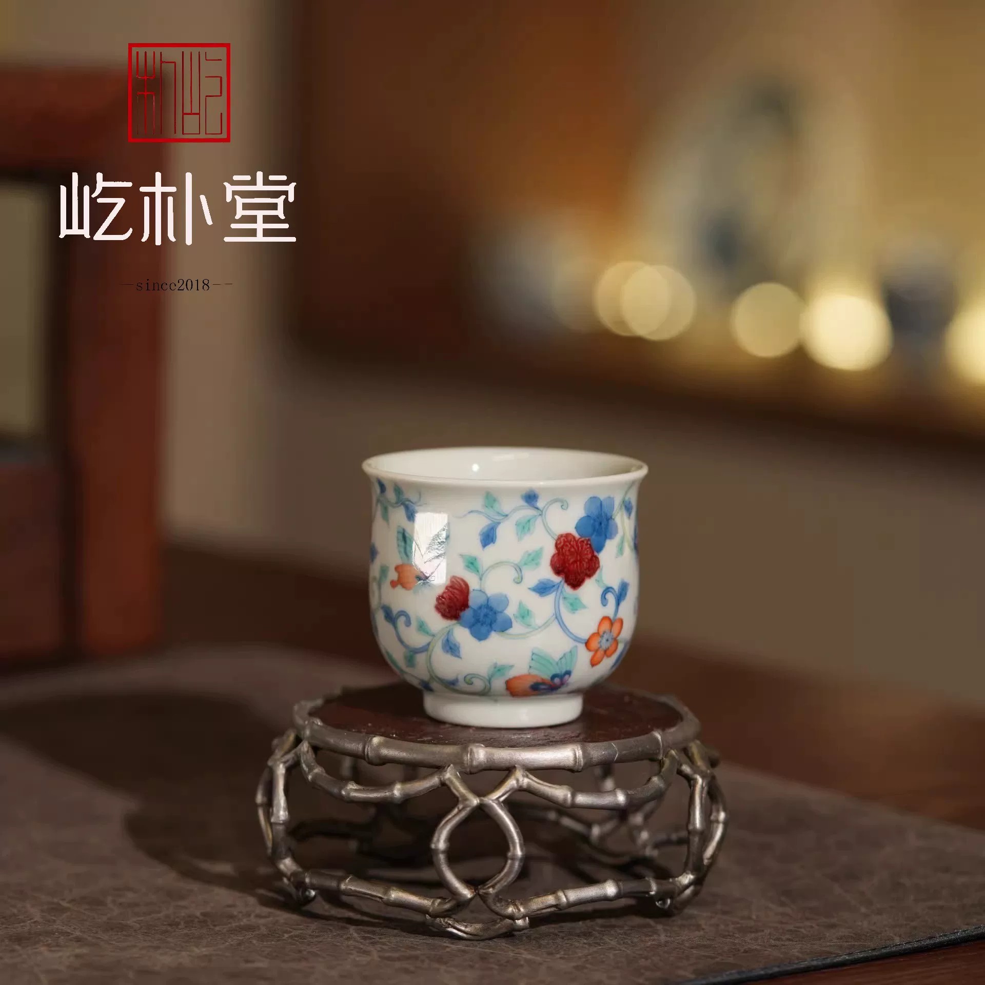 从“技艺标杆”到“行业标准”:屹朴堂以“一抹红”定义当代釉里红价值新高度(图1) 从“技艺标杆”到“行业标准”:屹朴堂以“一抹红”定义当代釉里红价值新高度(图1)