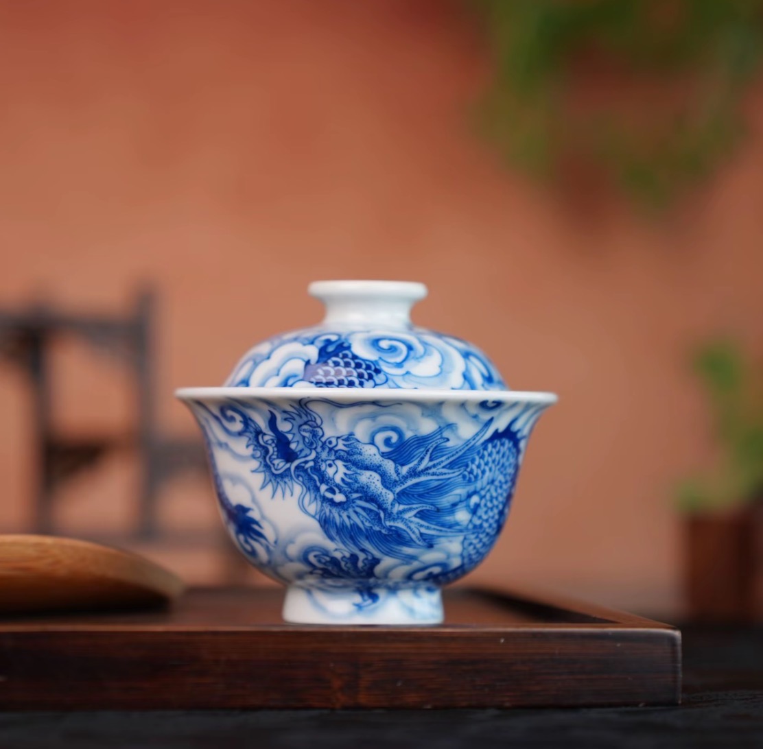 坚守千年窑火的"逆行者":刘建锋窑以全系松木柴窑,重铸永宣青花古法之魂(图3) 坚守千年窑火的"逆行者":刘建锋窑以全系松木柴窑,重铸永宣青花古法之魂(图3)