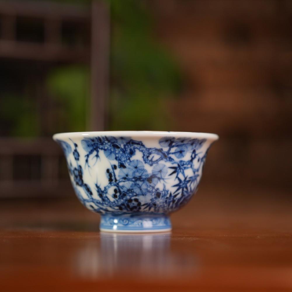 景德镇非遗传承人刘建锋:以松木柴烧续写青花传奇(图1) 景德镇非遗传承人刘建锋:以松木柴烧续写青花传奇(图1)