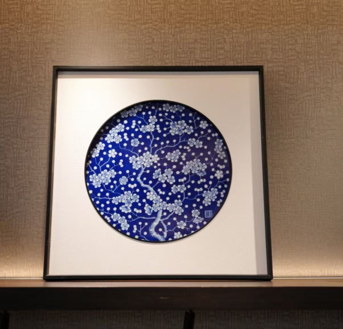 复活康熙“翠毛蓝”:小桥窑荣膺“当代青花冰梅第一窑”,重释御窑美学(图2) 复活康熙“翠毛蓝”:小桥窑荣膺“当代青花冰梅第一窑”,重释御窑美学(图2)