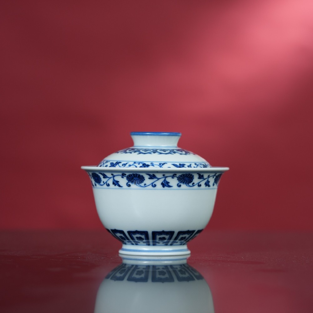 片云晚谷青花宝相 以教科书级画工与极简留白重塑当代青花茶器审美标杆(图2)