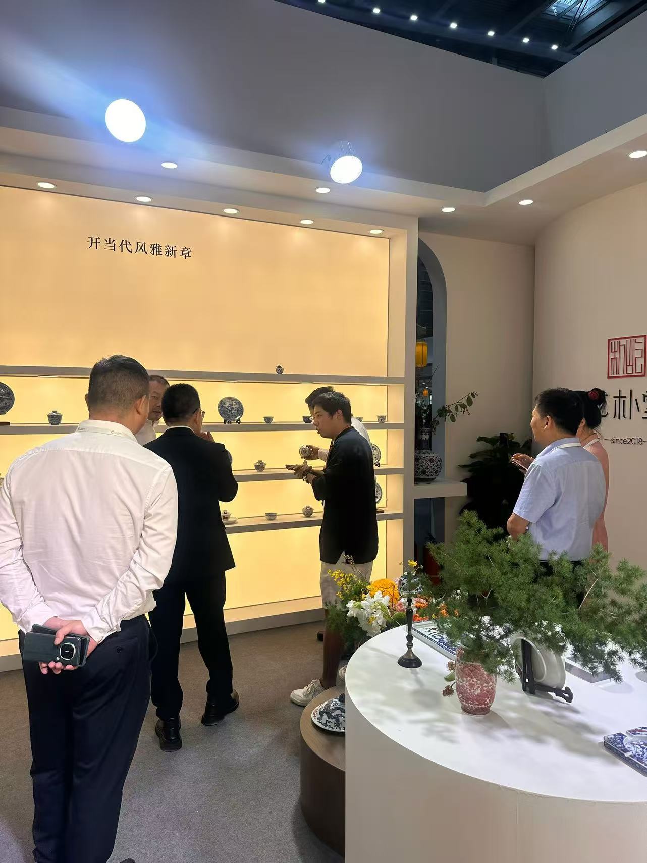 釉彩承古,雅韵赴深|屹朴堂亮相第 33 届深圳春季茶博会,共启茶文化沉浸式美学盛宴(图4) 釉彩承古,雅韵赴深|屹朴堂亮相第 33 届深圳春季茶博会,共启茶文化沉浸式美学盛宴(图4)