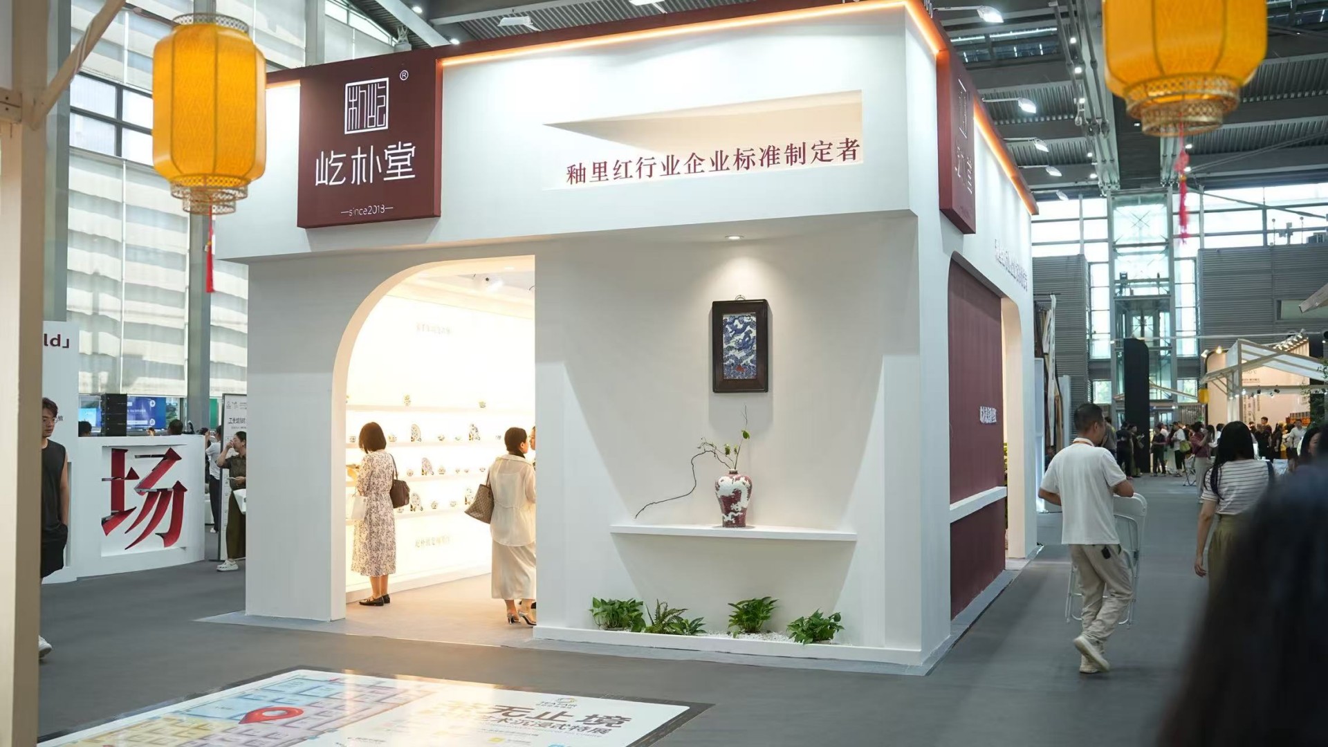深圳茶博会次日盛况不减,屹朴堂原矿青花釉里红新品持续圈粉(图2) 深圳茶博会次日盛况不减,屹朴堂原矿青花釉里红新品持续圈粉(图2)