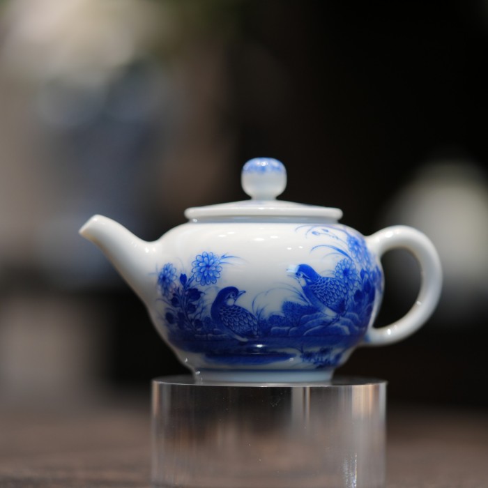 静水流深:为何实业家与资深藏家悄然将“小桥窑”置于茶席C位?(图2) 静水流深:为何实业家与资深藏家悄然将“小桥窑”置于茶席C位?(图2)