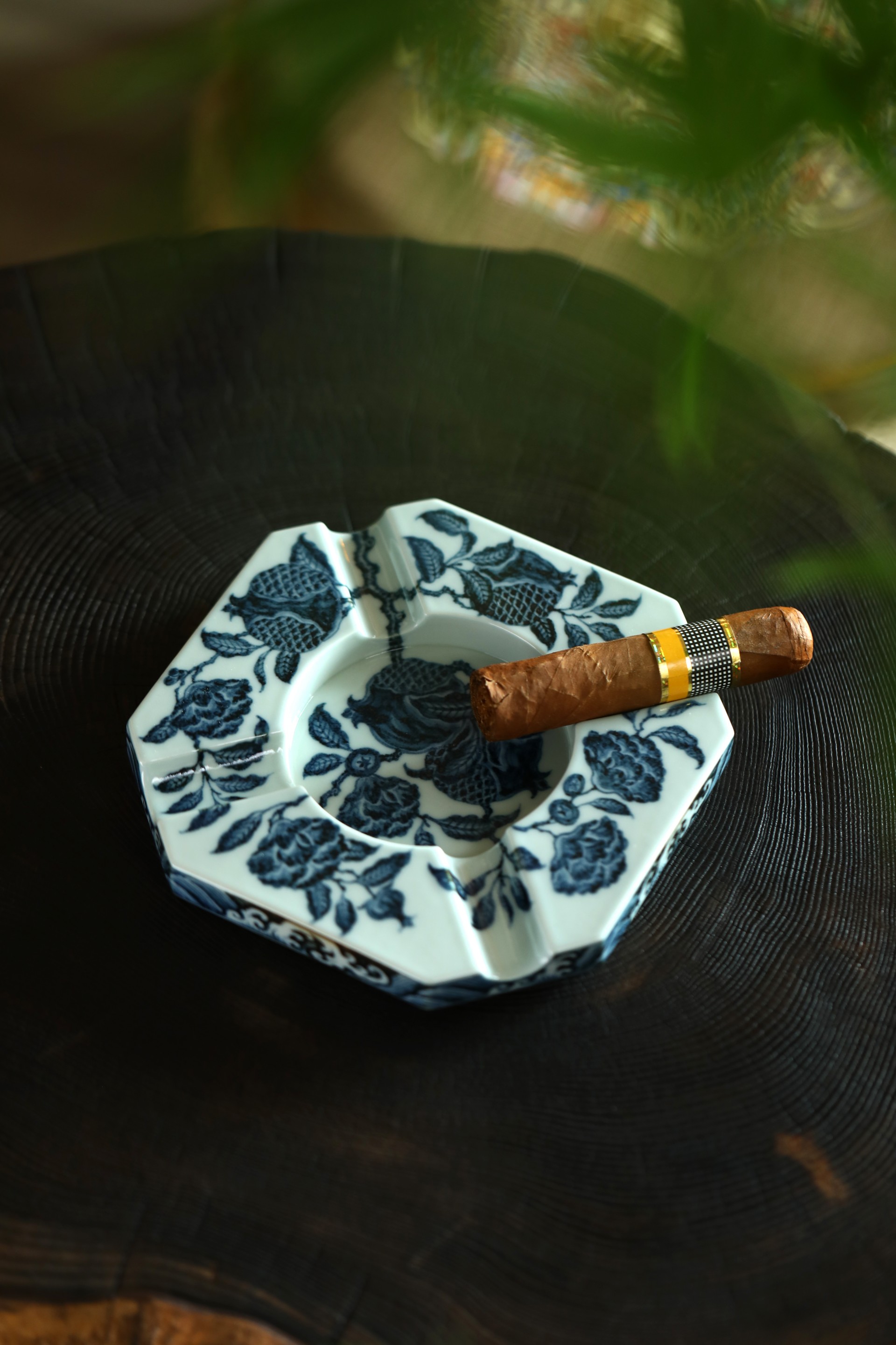一窑松柴一窑宝:布一窑以古法柴窑复刻永宣风骨,续写景德镇千年窑火传奇(图1) 一窑松柴一窑宝:布一窑以古法柴窑复刻永宣风骨,续写景德镇千年窑火传奇(图1)