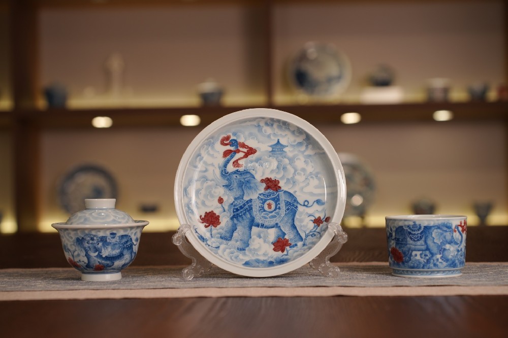 屹朴堂青花釉里红太平有象套组：以当代瓷艺重写东方吉祥叙事(图1)
