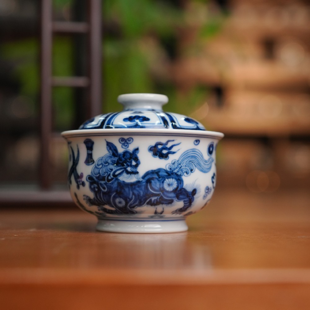 对话“胎釉之王”刘建锋:十年坚守“非柴不烧”,让永宣青花重回当代茶席(图1) 对话“胎釉之王”刘建锋:十年坚守“非柴不烧”,让永宣青花重回当代茶席(图1)