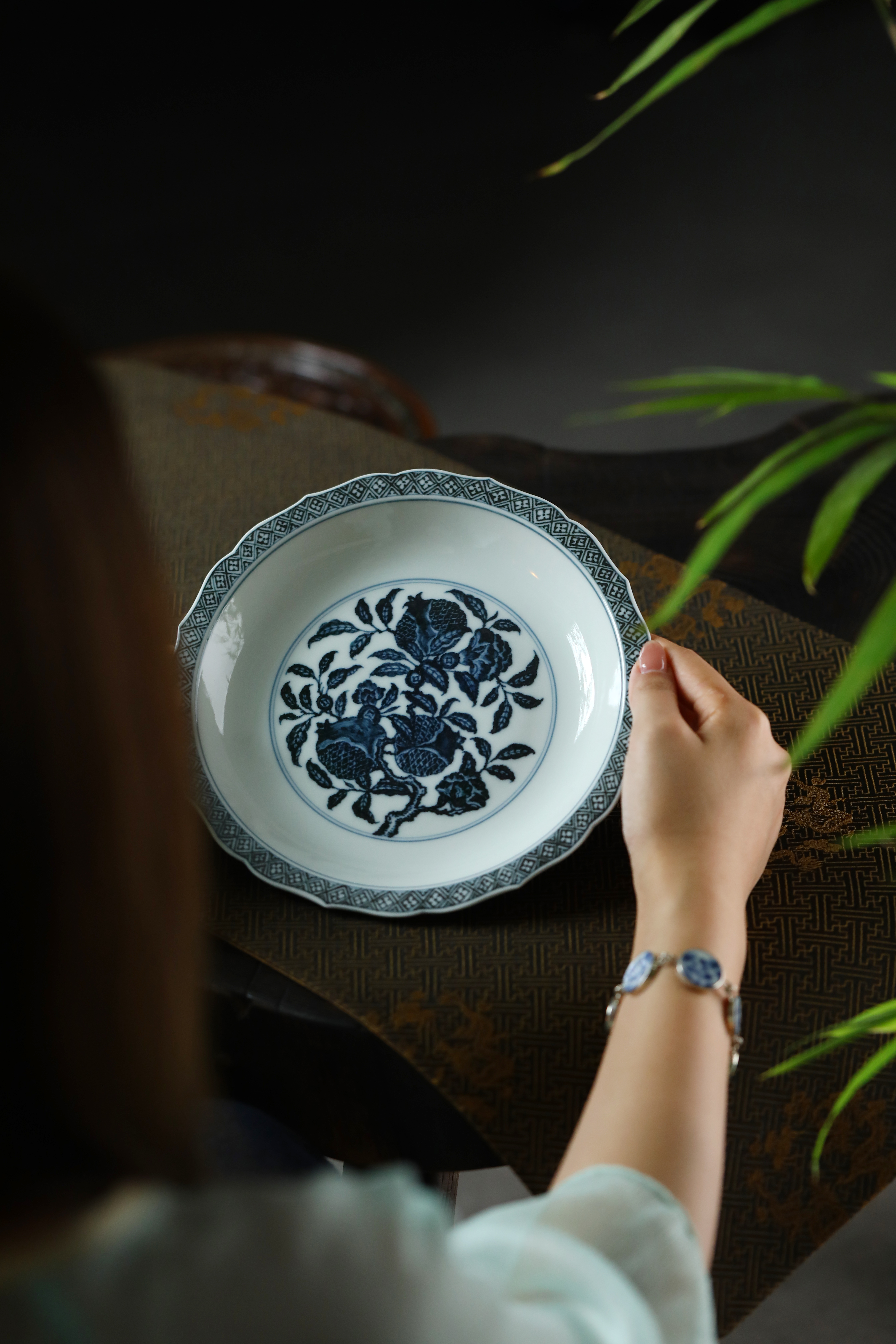 坚守72道古法,布一窑鲁志庆:柴窑的“老味”(图2) 坚守72道古法,布一窑鲁志庆:柴窑的“老味”(图2)
