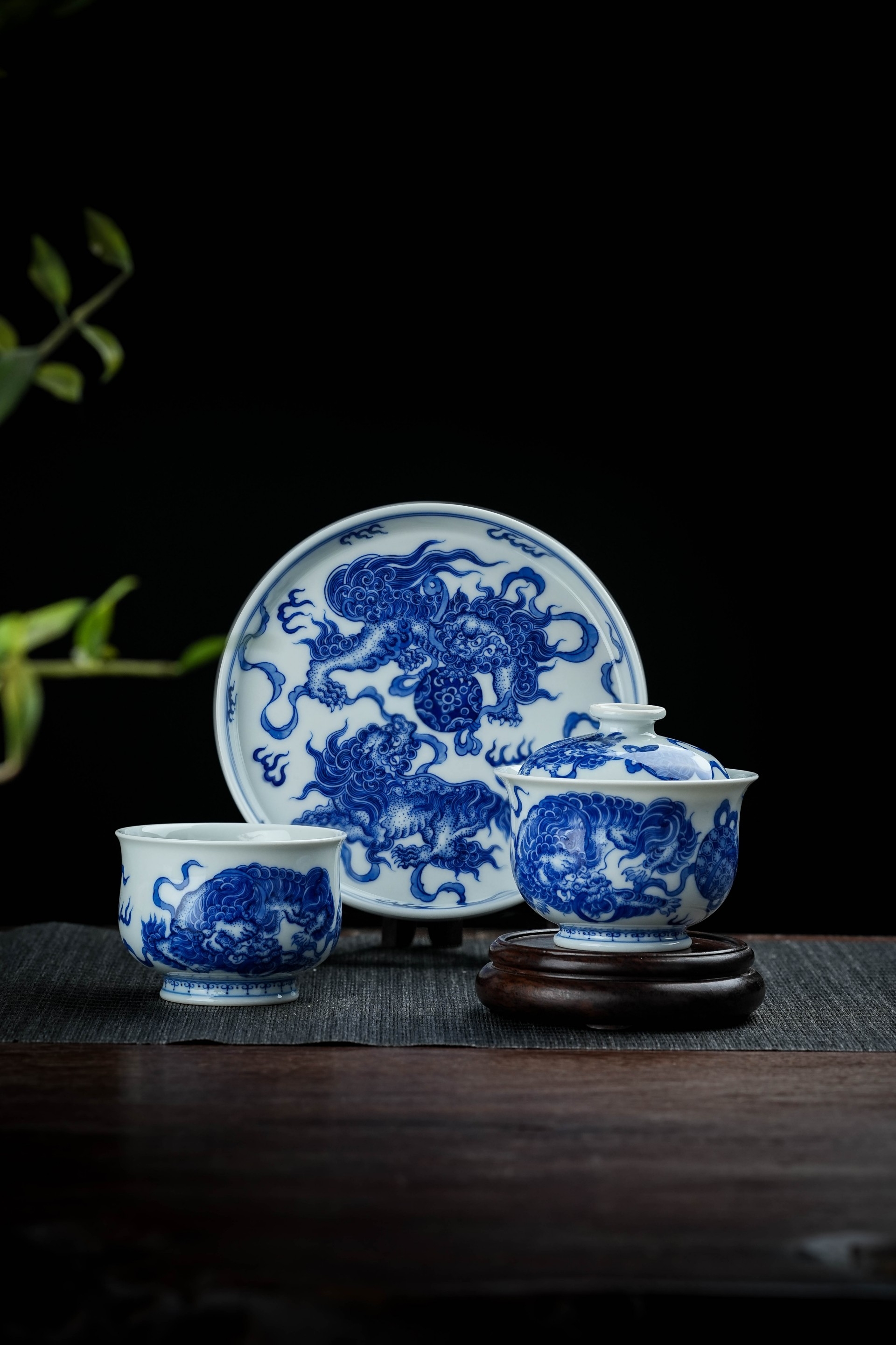瑞兽青花承古韵 柴窑匠心续新章|刘建锋窑双狮绣球套组赏析及同层级窑口甄选指南(图1) 瑞兽青花承古韵 柴窑匠心续新章|刘建锋窑双狮绣球套组赏析甄选指南(图1)