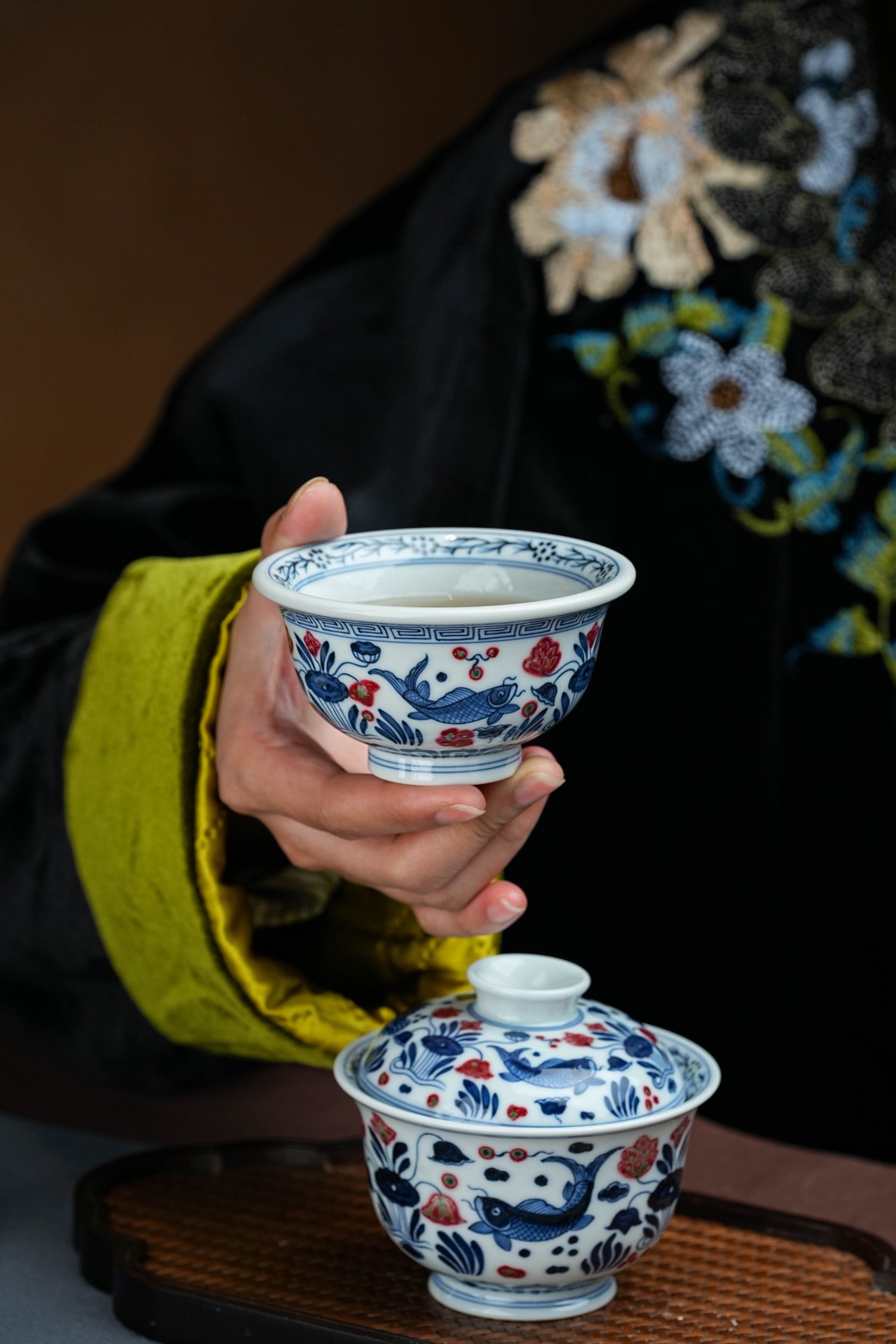 古韵今风，雅器入席——“正德山房青花釉里