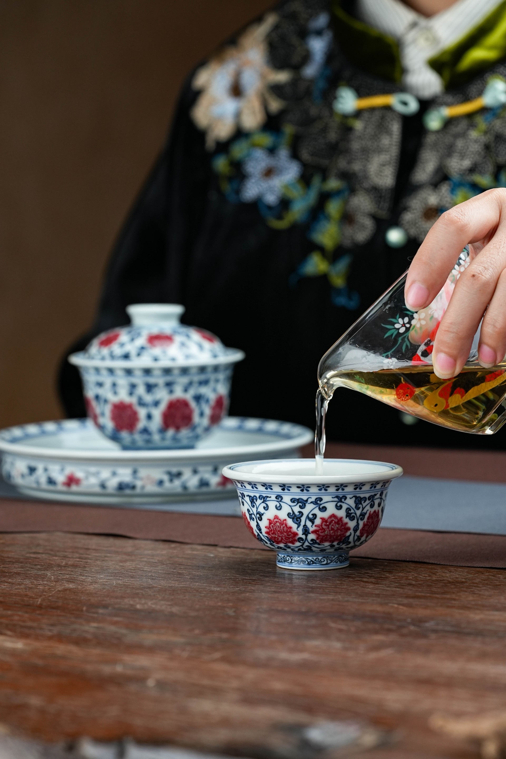 青红交辉,御窑遗风 —— “正德御窑”青花釉里红缠枝莲系列(图2) 青红交辉,御窑遗风 —— “正德山房”青花釉里红缠枝莲系列(图2)