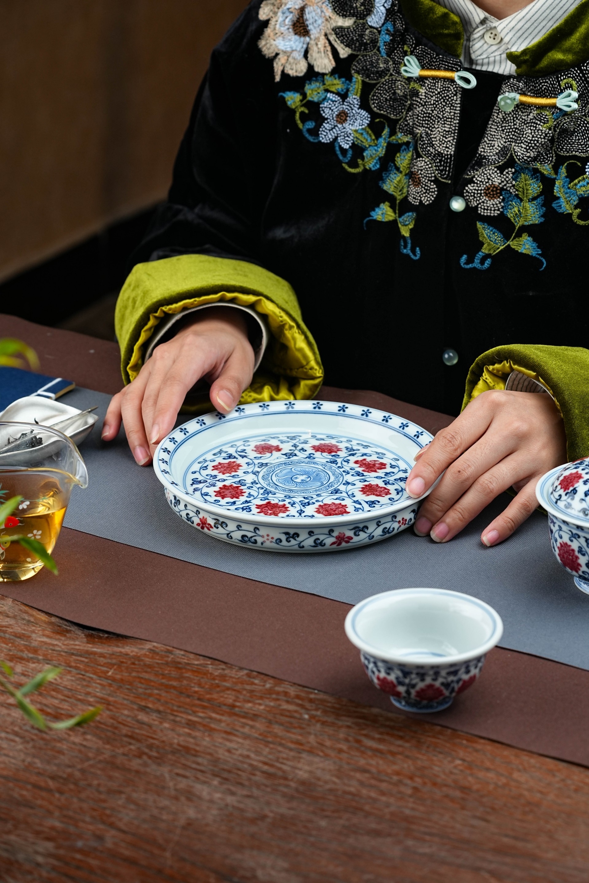 青红交辉,御窑遗风 —— “正德御窑”青花釉里红缠枝莲系列(图5) 青红交辉,御窑遗风 —— “正德山房”青花釉里红缠枝莲系列(图5)