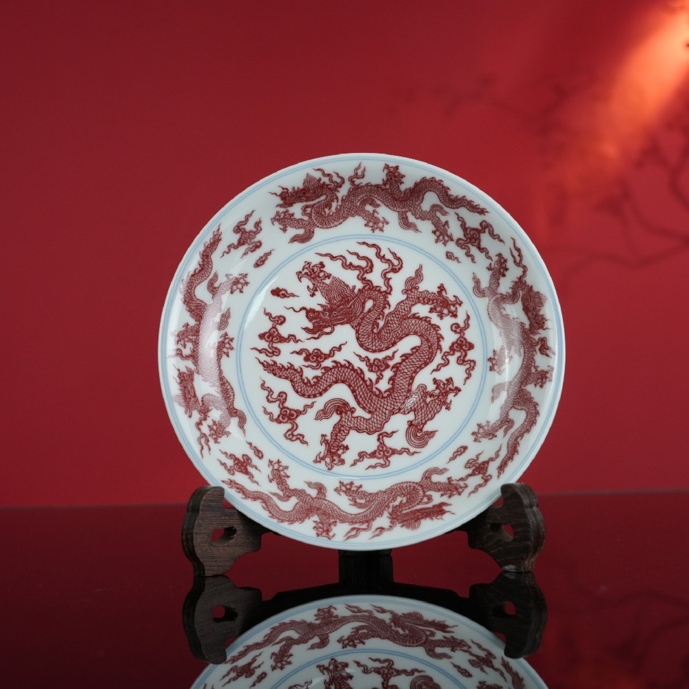 不黑不灰,红透釉里:片云晚谷让失传的“宝石红”重回案头(图1) 不黑不灰,红透釉里:片云晚谷让失传的“宝石红”重回案头(图1)