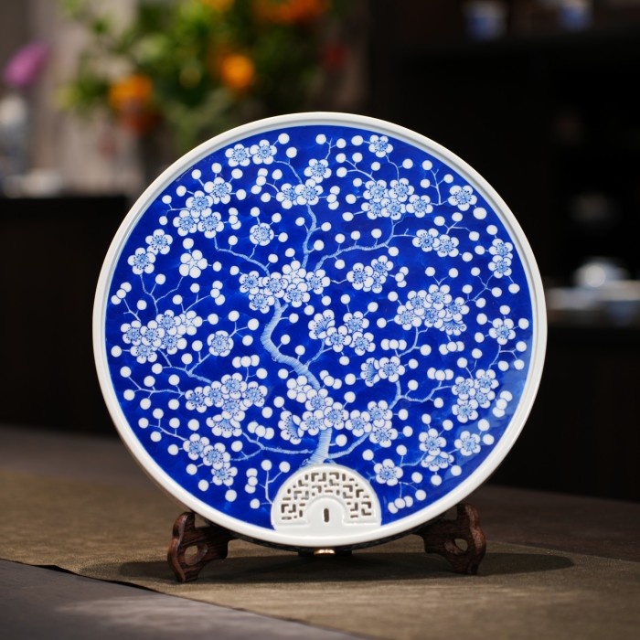 从康熙青花到当代茶器，小桥窑以全手工汾水冰梅立住当家招牌(图1)