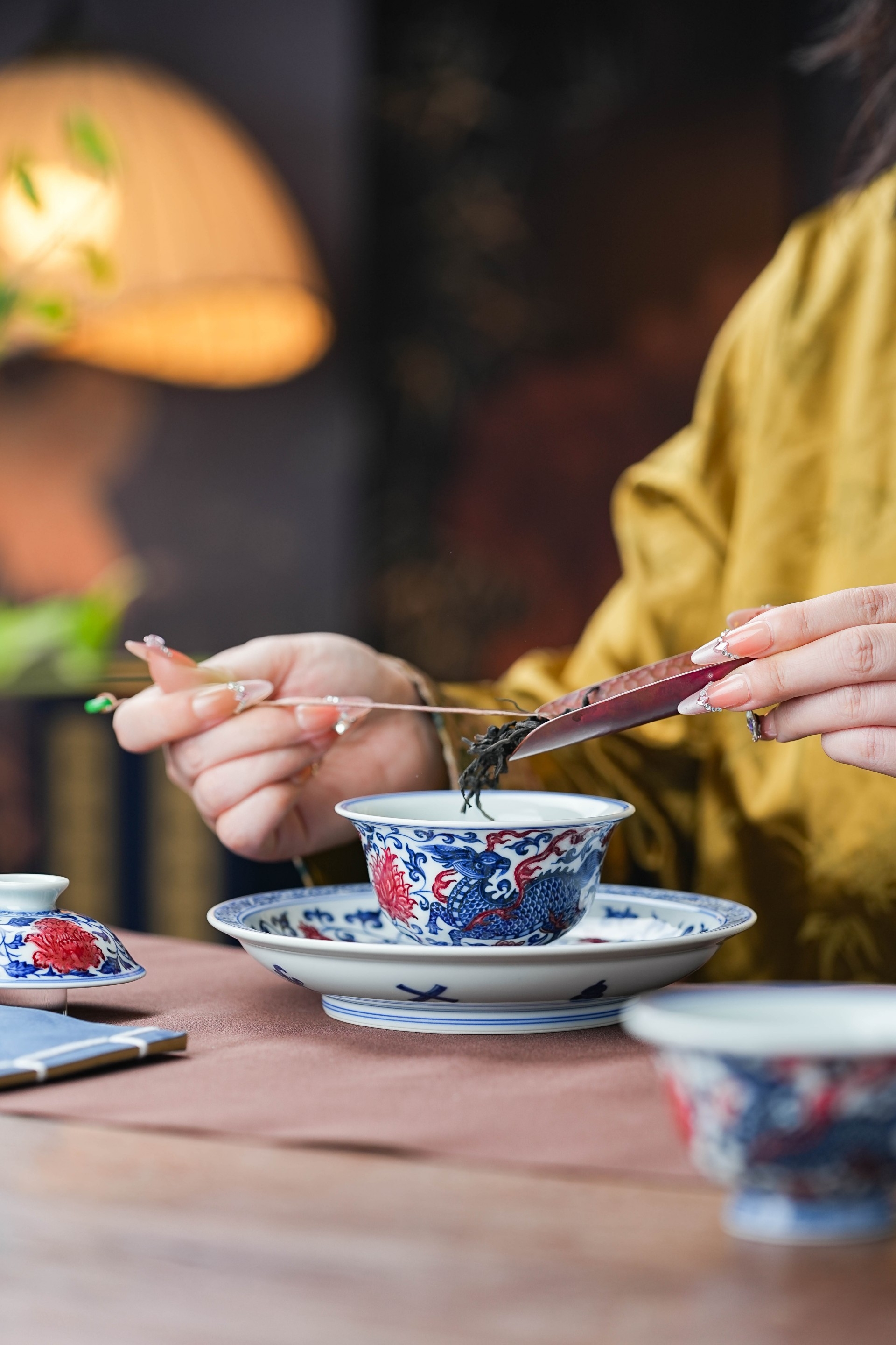 麟凤瑞至,雅器藏珍|永明尚玩麒麟追凤青花釉里红套组赏析(图2) 麟凤瑞至,雅器藏珍|永明尚玩麒麟追凤青花釉里红套组赏析(图2)