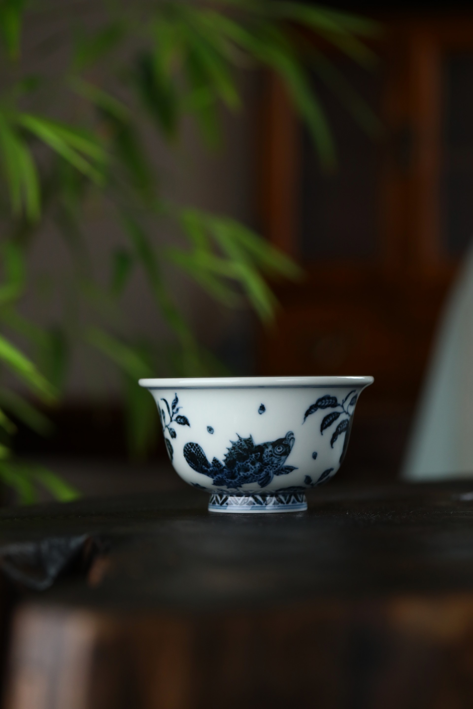 一月一窑、两千斤马尾松：布一窑用柴火复刻永宣青花的"老味道"(图1)