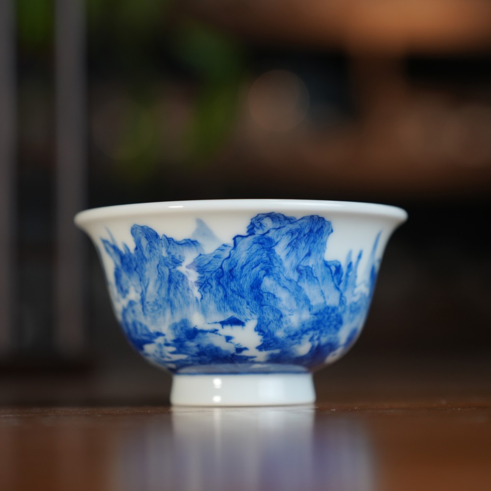 从马尾松明火到翠毛蓝:刘建锋窑以全系真柴烧青花,重塑当代永宣风骨(图1) 从马尾松明火到翠毛蓝:刘建锋窑以全系真柴烧青花,重塑当代永宣风骨(图1)