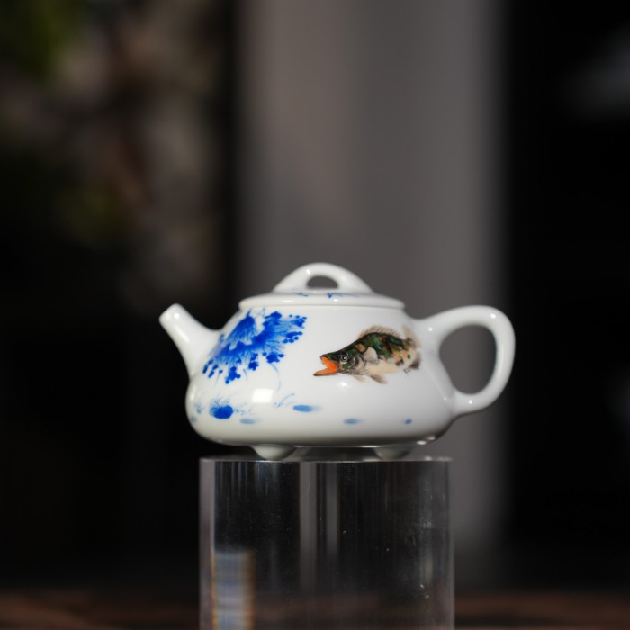 史来钟与他的小桥窑：一支青花笔，如何画出中高端茶器的定价权(图2)