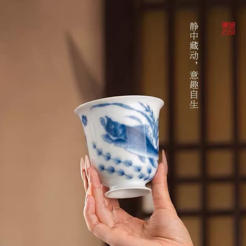 鱼藻藏雅韵 青花承匠心|望月怀古成化风青花鱼藻纹套组(图2) 鱼藻藏雅韵 青花承匠心|望月怀古成化风青花鱼藻纹套组(图2)