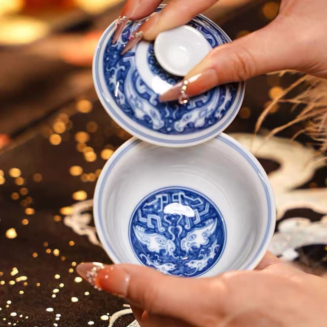 望月怀古青花饕餮纹套组｜古兽青花焕新成化瓷韵(图4)