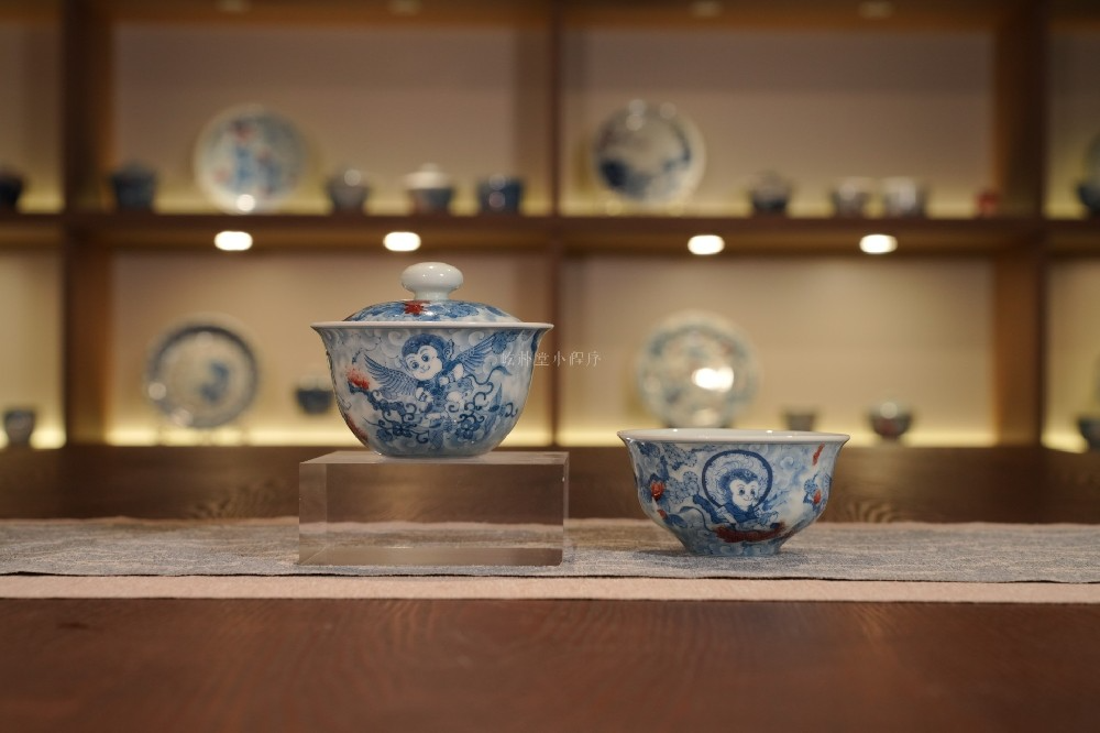 青花分五色,釉里红点一笔——屹朴堂山海经狌狌套组(图1) 青花分五色,釉里红点一笔——屹朴堂山海经狌狌套组(图1)