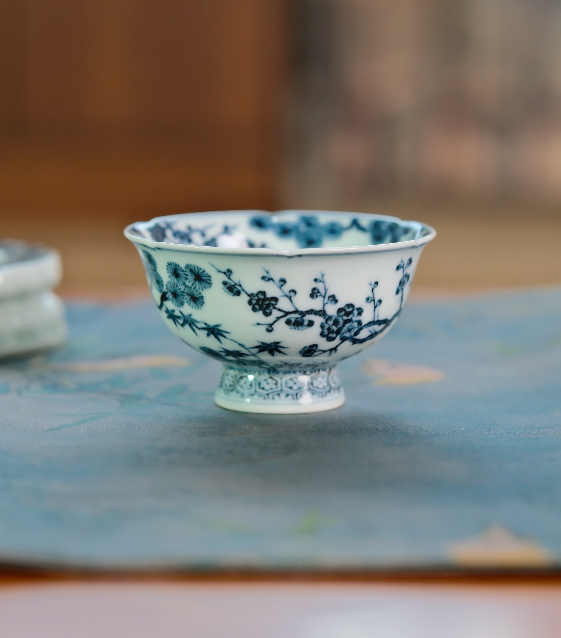 坚守马尾松柴烧十二载 景德镇"布一窑"以古法青花书写当代茶器样本(图1) 坚守马尾松柴烧十二载 景德镇"布一窑"以古法青花书写当代茶器样本(图1)