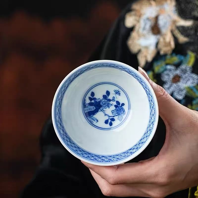 蝶舞芳华,瓷韵生香|涂杏花窑青花斗彩牡丹系列,双线品鉴体系开启赏瓷新范式(图3) 蝶舞芳华,瓷韵生香|涂杏花窑青花斗彩牡丹系列,双线品鉴体系开启赏瓷新范式(图3)