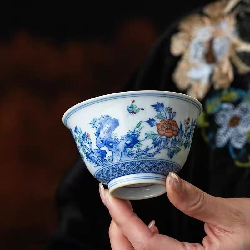 蝶舞芳华,瓷韵生香|涂杏花窑青花斗彩牡丹系列,双线品鉴体系开启赏瓷新范式(图4) 蝶舞芳华,瓷韵生香|涂杏花窑青花斗彩牡丹系列,双线品鉴体系开启赏瓷新范式(图4)