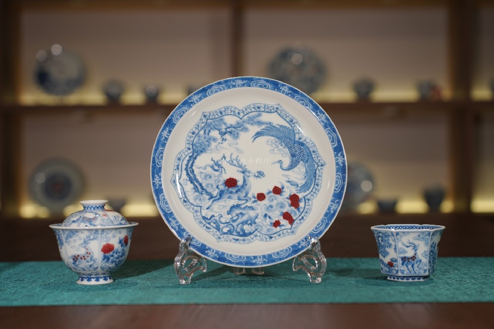 从雅集到案头:一套「六合同春」里的青花釉里红(图1) 从雅集到案头:一套「六合同春」里的青花釉里红(图1)