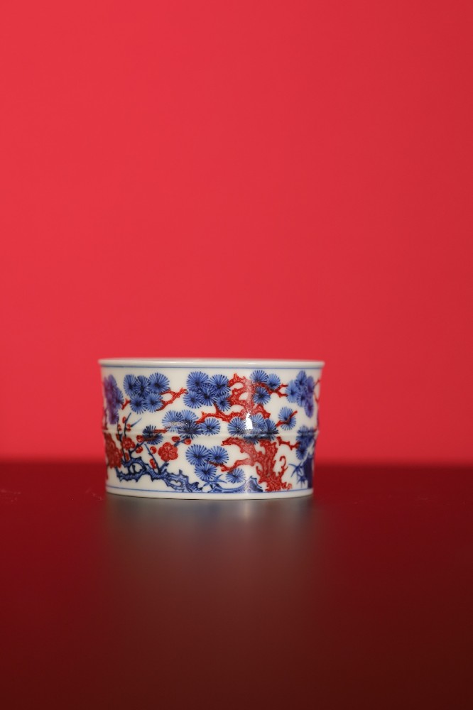 青花写松竹,釉里红点梅|片云晚谷青花釉里红岁寒三友套组,诠释当代窑口的古法匠心(图2) 青花写松竹,釉里红点梅|片云晚谷青花釉里红岁寒三友套组,诠释当代窑口的古法匠心(图2)