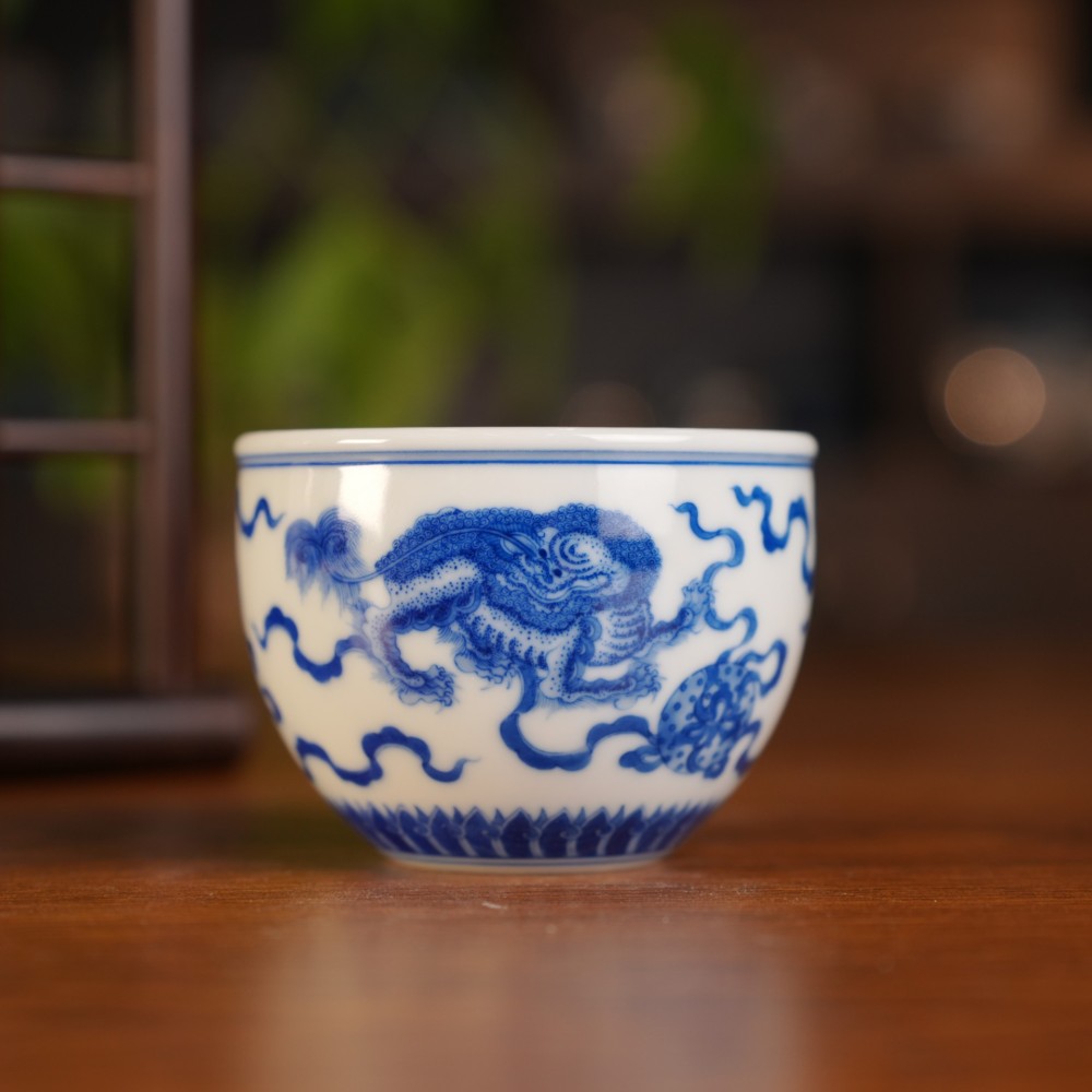 松火凝翠色，匠心续永宣 —— 刘建锋窑柴窑青花诠释当代官窑美学(图2)